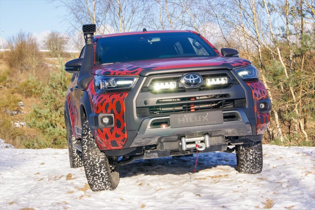 LAZER LAMPS Radiator Grille Kit TOYOTA Hilux Invincible X (2021+) Triple-R 750 WIDE