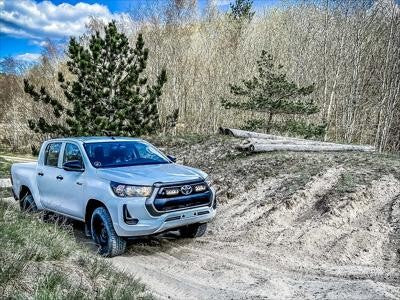 LAZER LAMPS radiator grille kit TOYOTA Hilux Revo /Invincible (2021+) Triple-R 750 WIDE G2
