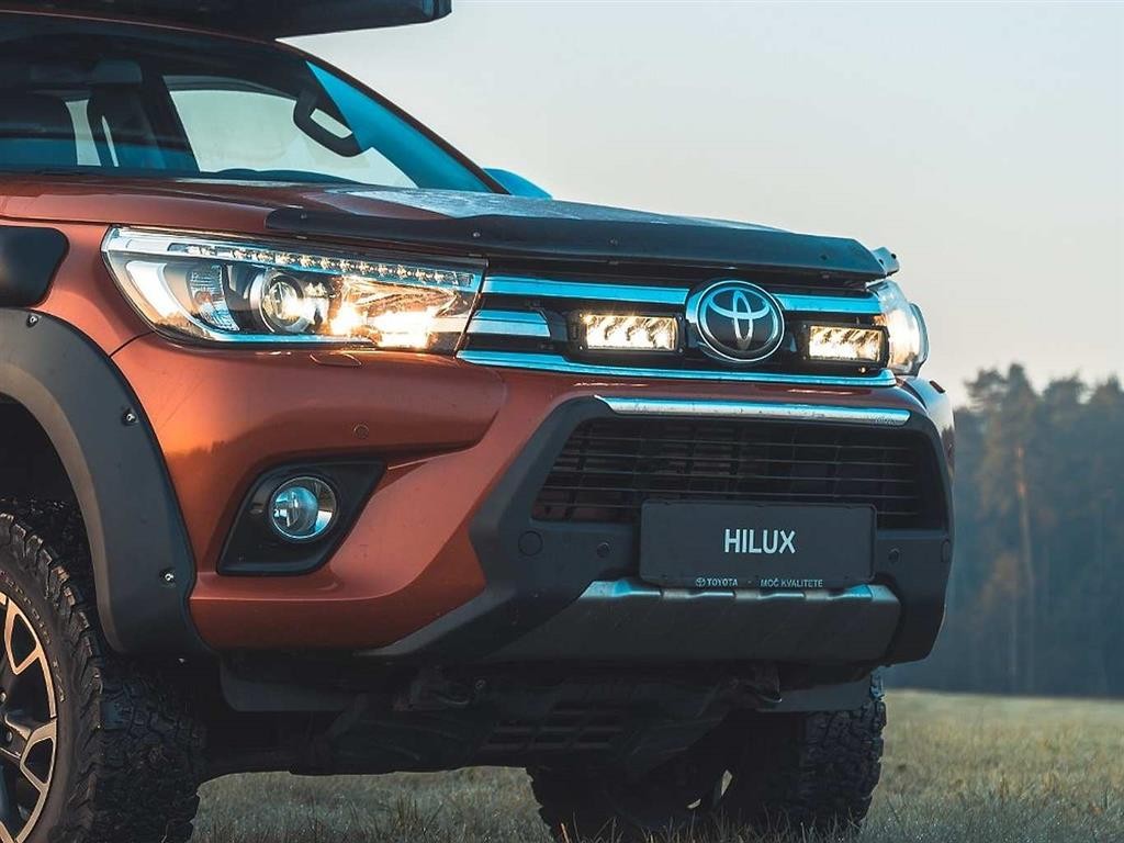 LAZER LAMPS Grille Kit TOYOTA Hilux (2017+) Triple-R 750 STD Gen2