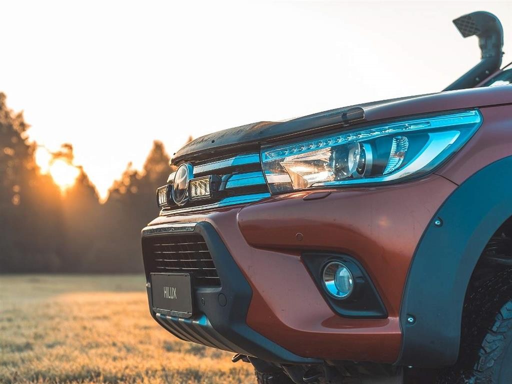 LAZER LAMPS Grille Kit TOYOTA Hilux (2017+) Triple-R 750 STD Gen2