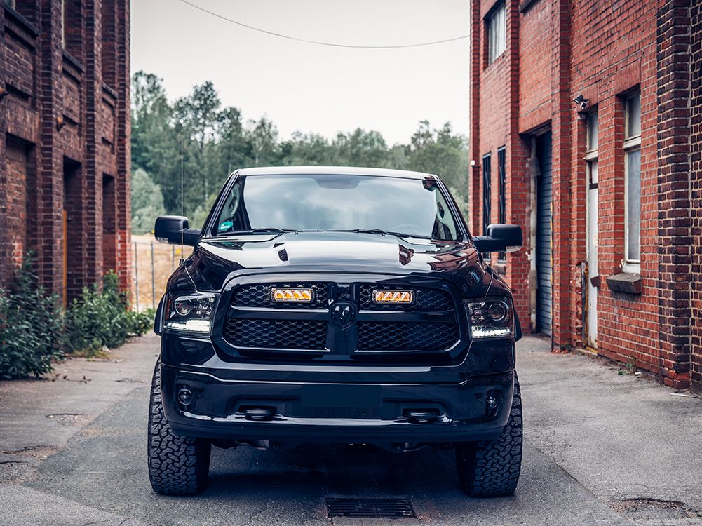 LAZER LAMPS Kühlergrill-Kit Dodge RAM 1500 Classic 2013+ Triple-R 750 Gen2